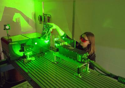 Au labo, départ du laser